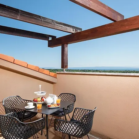 Cesare Apartment, With Swimming Pool And Sea View