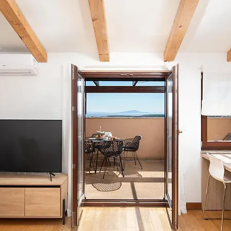 Cesare Apartment, With Swimming Pool And Sea View