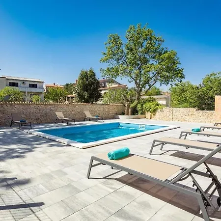 Cesare Apartment, With Swimming Pool And Sea View